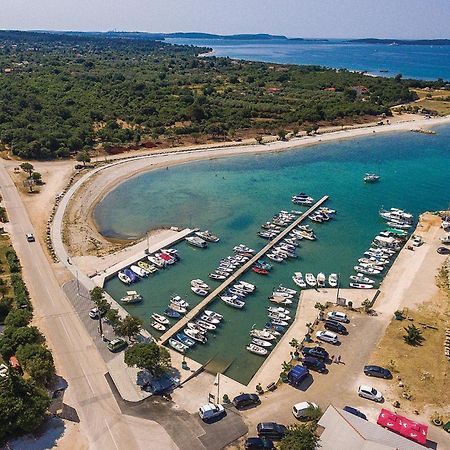 Stunning Apartment In Fazana With House Sea View Dış mekan fotoğraf