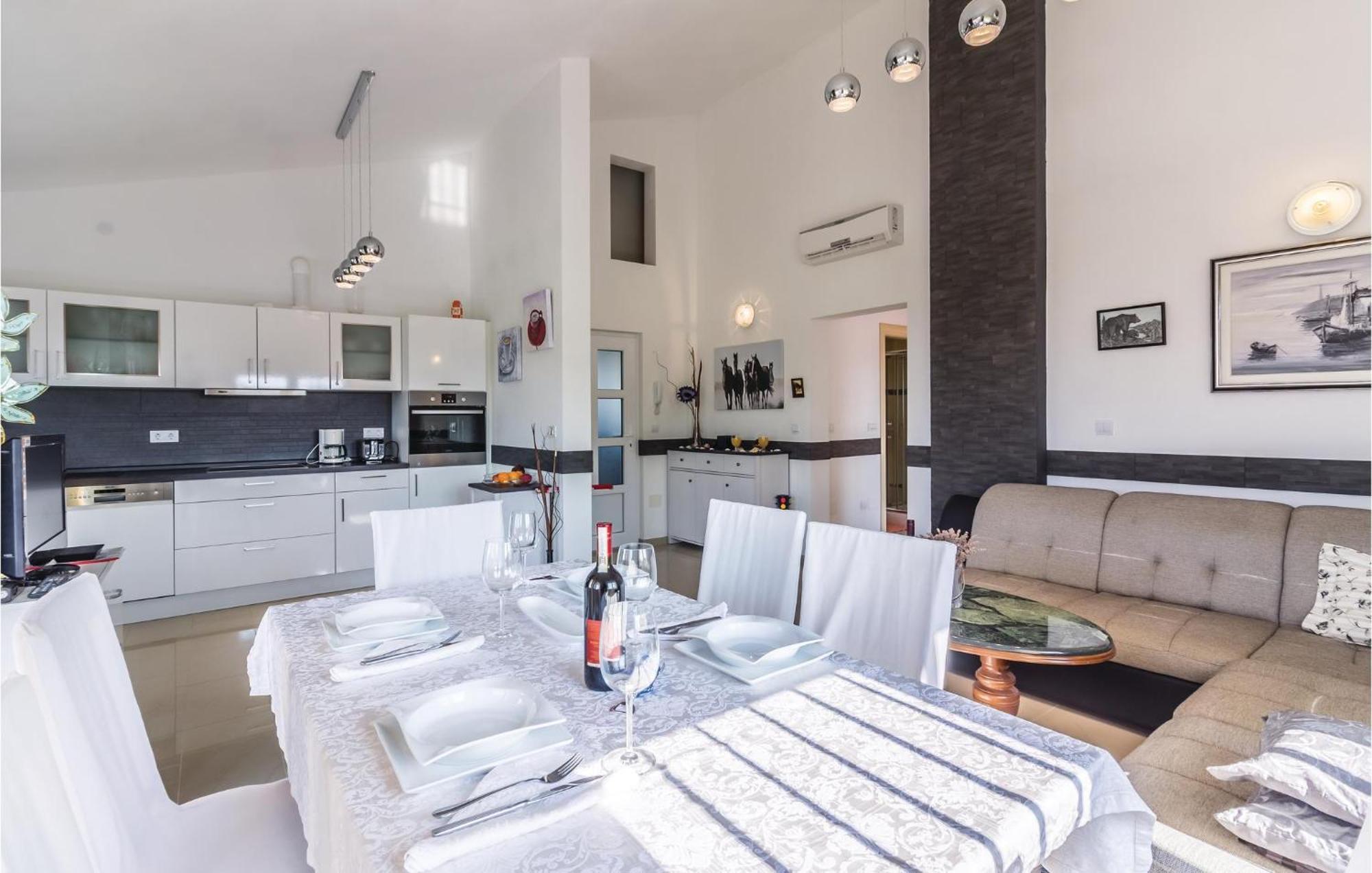 Stunning Apartment In Fazana With House Sea View Dış mekan fotoğraf
