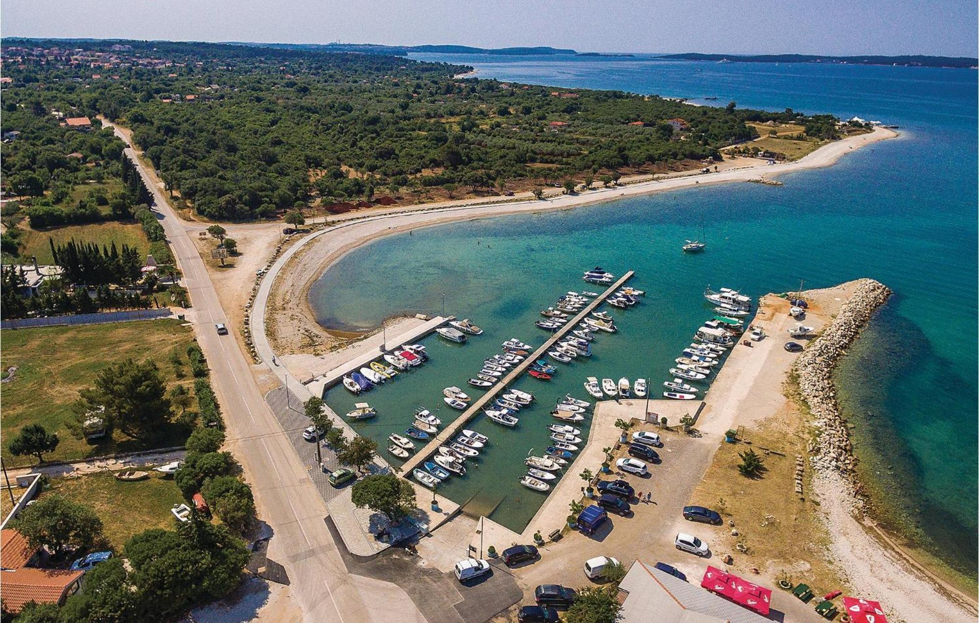 Stunning Apartment In Fazana With House Sea View Dış mekan fotoğraf